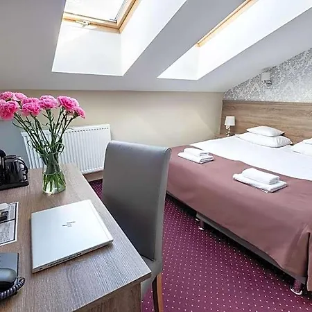 Maximum Hotel