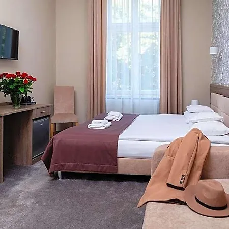 Maximum Hotel