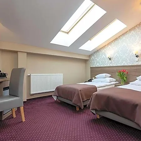 Maximum Hotel